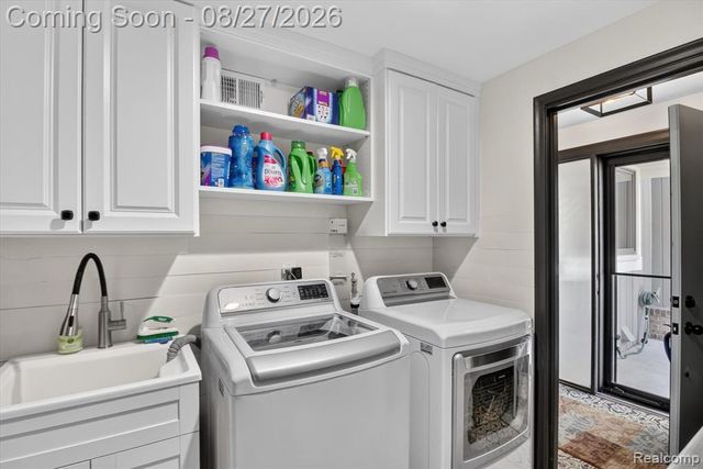 846 Yorktown Crt, Northville, MI 48167