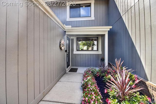 846 Yorktown Crt, Northville, MI 48167