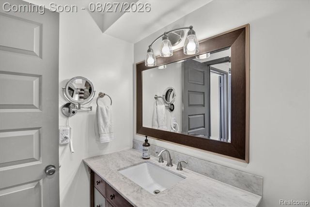 846 Yorktown Crt, Northville, MI 48167