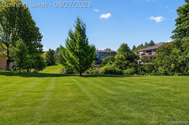 846 Yorktown Crt, Northville, MI 48167