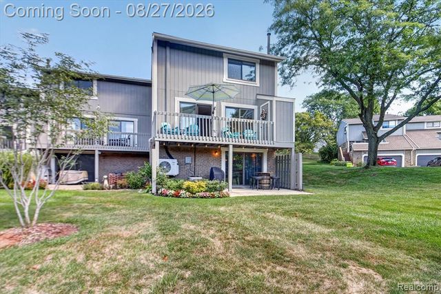 846 Yorktown Crt, Northville, MI 48167