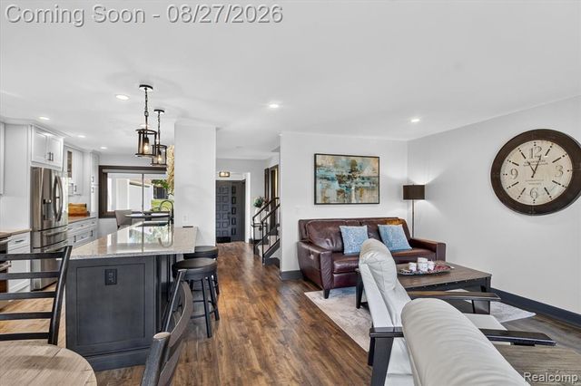 846 Yorktown Crt, Northville, MI 48167