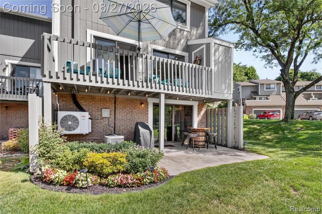 846 Yorktown Crt, Northville, MI 48167