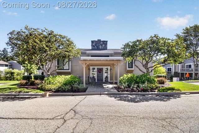 846 Yorktown Crt, Northville, MI 48167