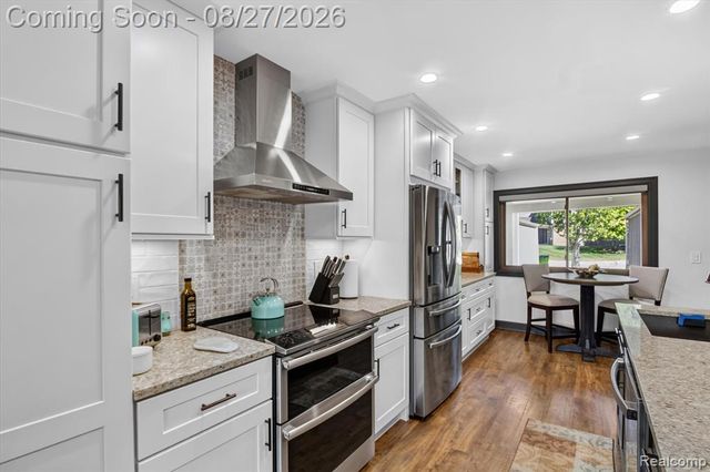 846 Yorktown Crt, Northville, MI 48167
