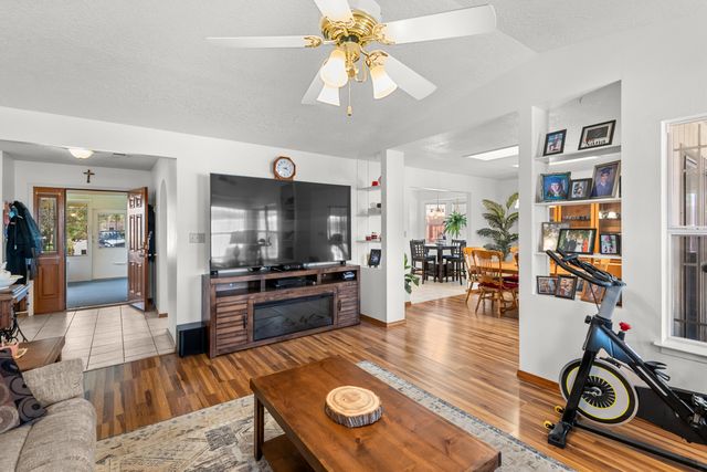 216 Prestige Way NE, Rio Rancho, NM 87124