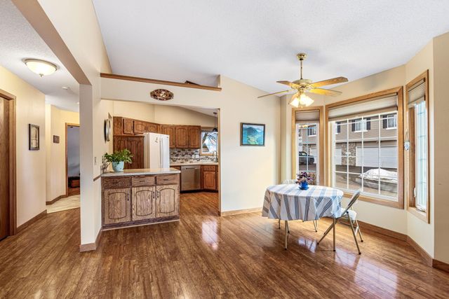 1237 Hilo Avenue N, Oakdale, MN 55128