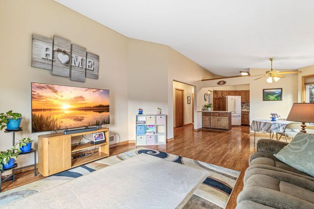 1237 Hilo Avenue N, Oakdale, MN 55128