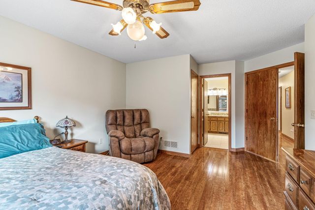 1237 Hilo Avenue N, Oakdale, MN 55128