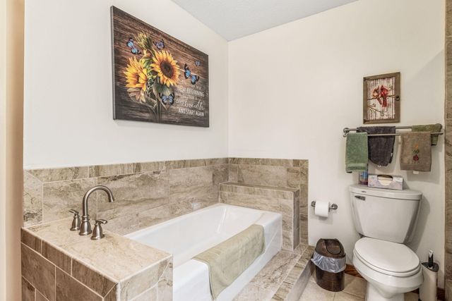 1237 Hilo Avenue N, Oakdale, MN 55128