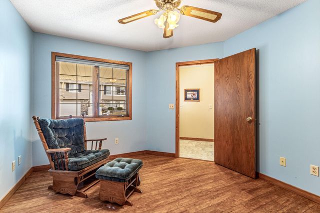 1237 Hilo Avenue N, Oakdale, MN 55128