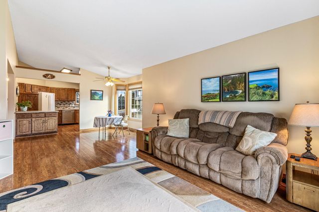 1237 Hilo Avenue N, Oakdale, MN 55128