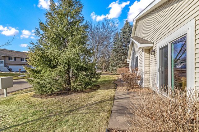 1237 Hilo Avenue N, Oakdale, MN 55128