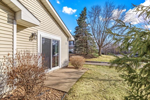 1237 Hilo Avenue N, Oakdale, MN 55128