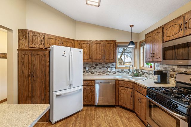 1237 Hilo Avenue N, Oakdale, MN 55128