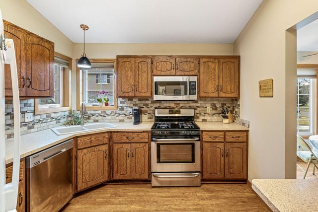 1237 Hilo Avenue N, Oakdale, MN 55128