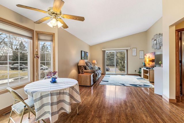 1237 Hilo Avenue N, Oakdale, MN 55128