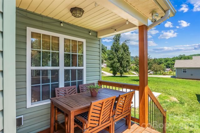 2103 Olde Pond Court SE, Hudson, NC 28638