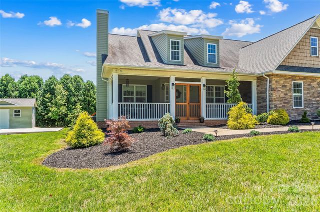 2103 Olde Pond Court SE, Hudson, NC 28638