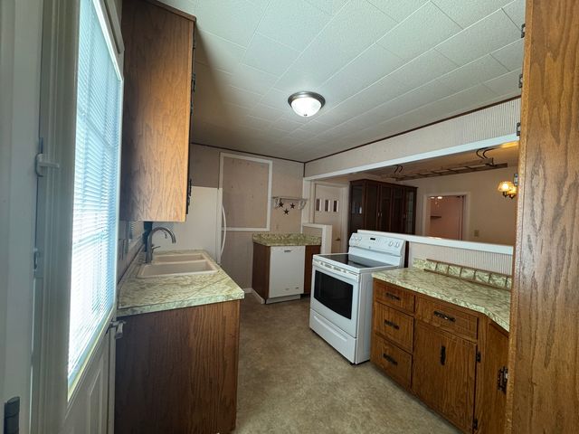 602 E Webster Street, Clinton, IL 61727