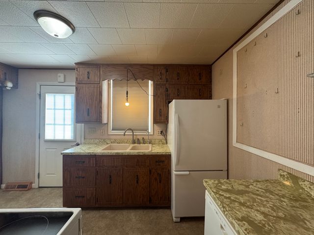 602 E Webster Street, Clinton, IL 61727