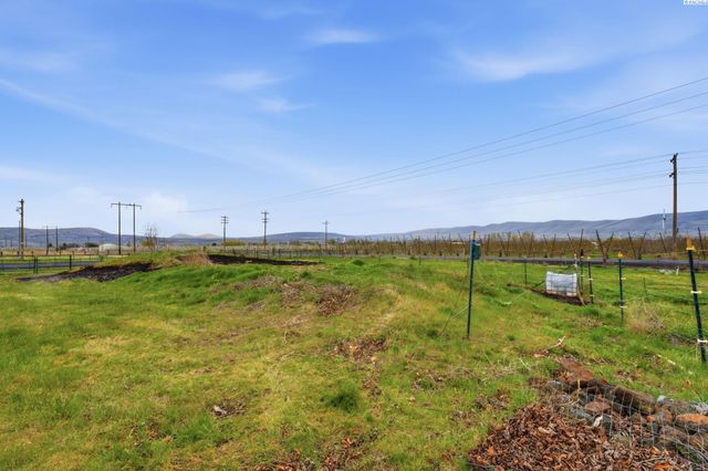 61610 N Whan Rd, Benton City, WA 99320