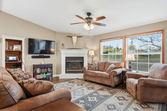 61610 N Whan Rd, Benton City, WA 99320