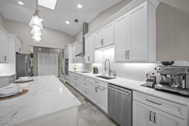 53 Cottonwood Court, Palm Coast, FL 32137