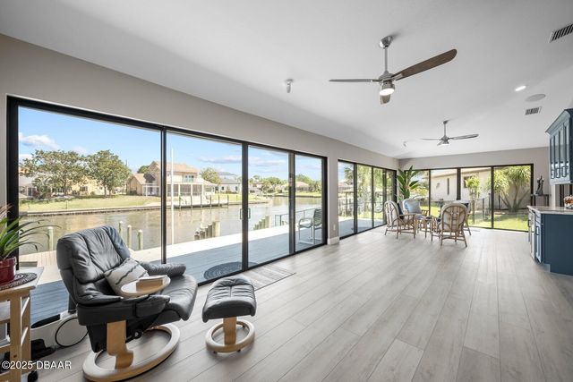 53 Cottonwood Court, Palm Coast, FL 32137