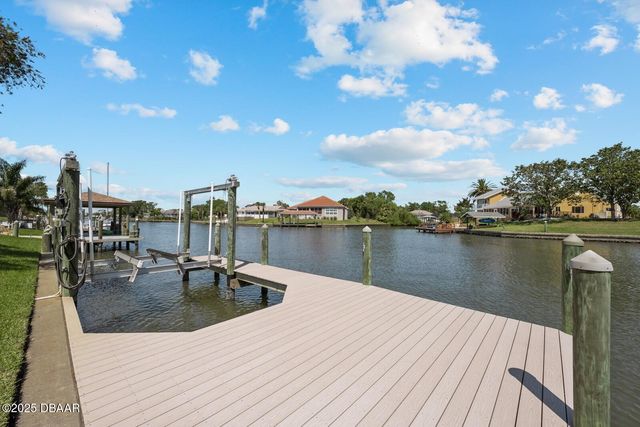 53 Cottonwood Court, Palm Coast, FL 32137