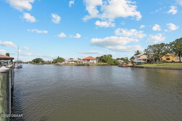 53 Cottonwood Court, Palm Coast, FL 32137