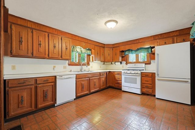 158 High Street, Mansfield, MA 02048