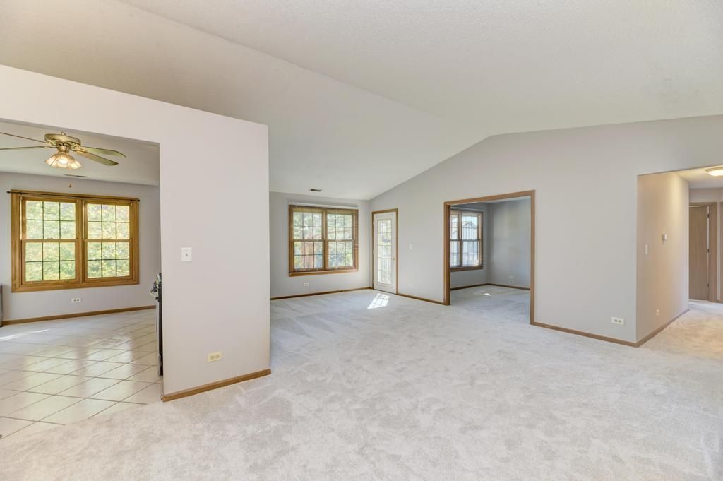 216 Stoneybrook Lane 2D, Bloomingdale, IL 60108 — photo 3