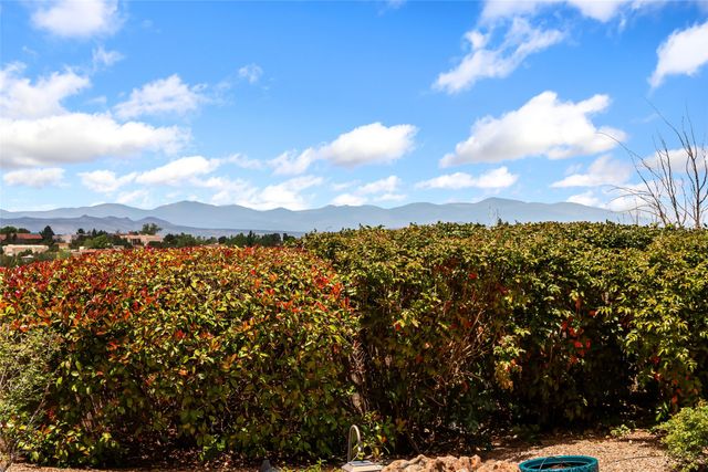 11 E Chili Line Road, Santa Fe, NM 87508