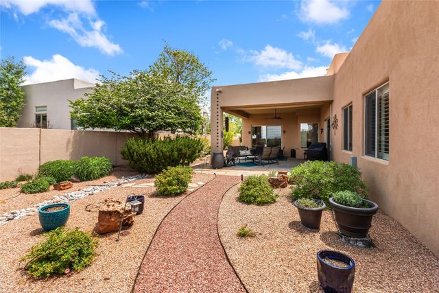 11 E Chili Line Road, Santa Fe, NM 87508