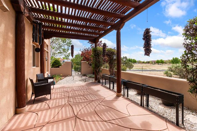 11 E Chili Line Road, Santa Fe, NM 87508