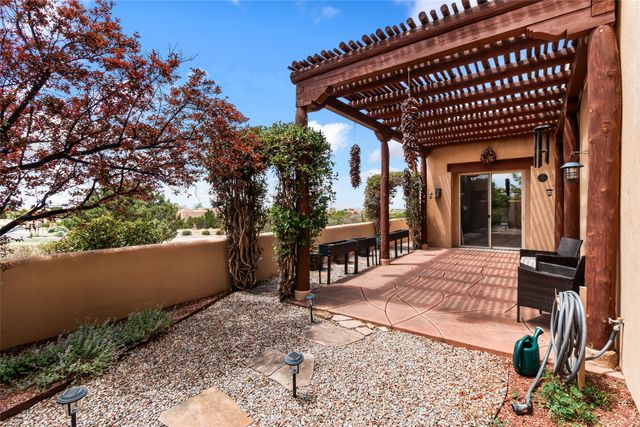 11 E Chili Line Road, Santa Fe, NM 87508