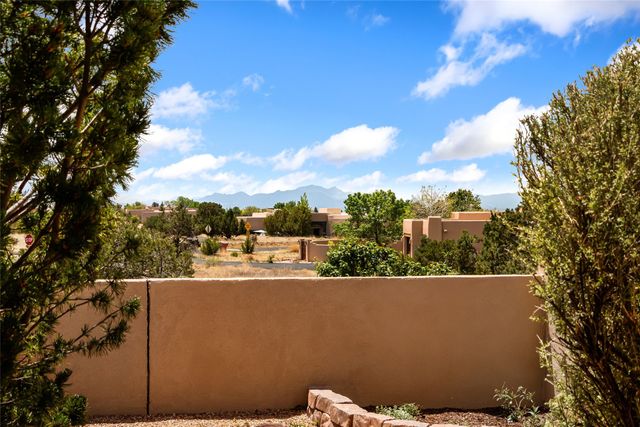 11 E Chili Line Road, Santa Fe, NM 87508