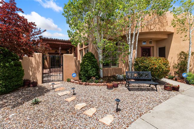 11 E Chili Line Road, Santa Fe, NM 87508
