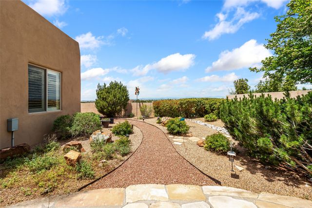 11 E Chili Line Road, Santa Fe, NM 87508