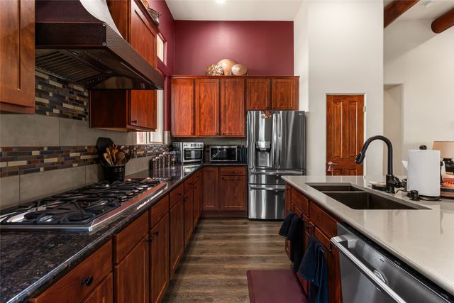 11 E Chili Line Road, Santa Fe, NM 87508