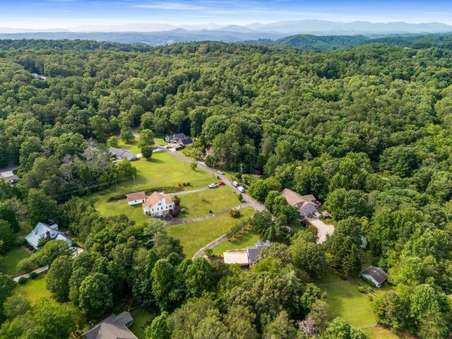 214 Piney Woods Drive, Ellijay, GA 30536