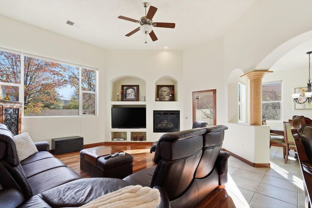 8423 Rising Star Place NE, Albuquerque, NM 87122