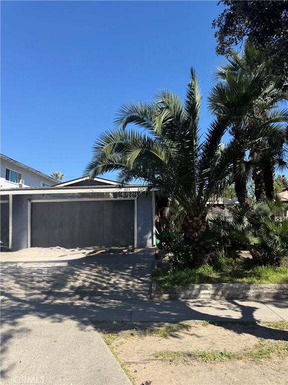 Image 1 of property listing at 323 S Jackson, Santa Ana, CA 92704