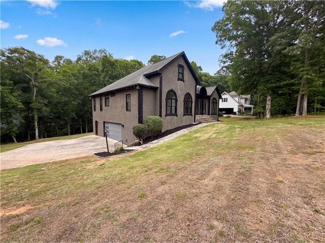 15 Navaho Lane, Sharpsburg, GA 30277