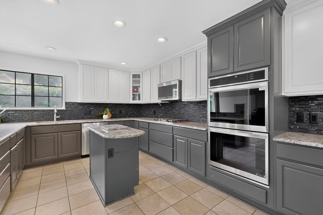 3900 N Shadycreek Drive, Arlington, TX 76013