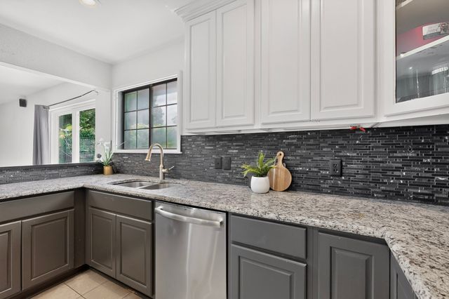 3900 N Shadycreek Drive, Arlington, TX 76013