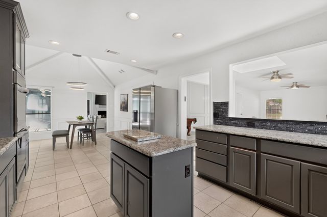 3900 N Shadycreek Drive, Arlington, TX 76013