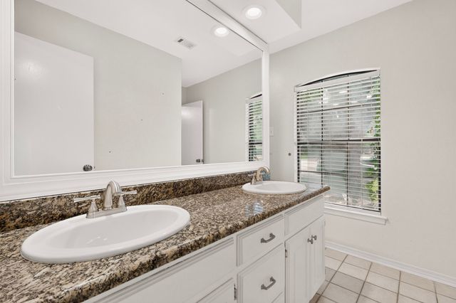 3900 N Shadycreek Drive, Arlington, TX 76013