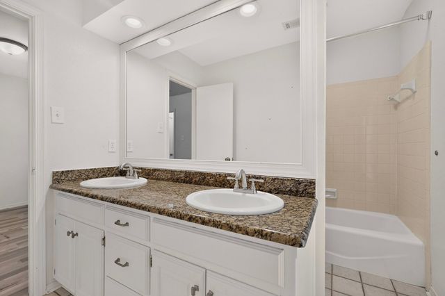 3900 N Shadycreek Drive, Arlington, TX 76013